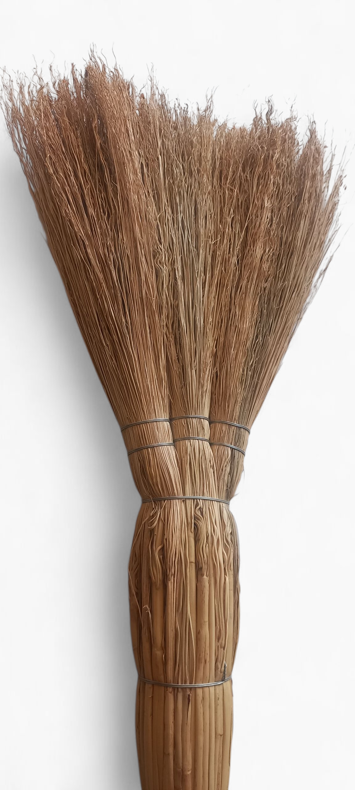 Автомобильный веник из сорго для салона